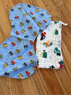 Source Unknown Blue & White Baby Car Bib Set